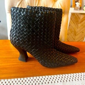New Bottega Veneta Intreccatio black leather Bootie size 39